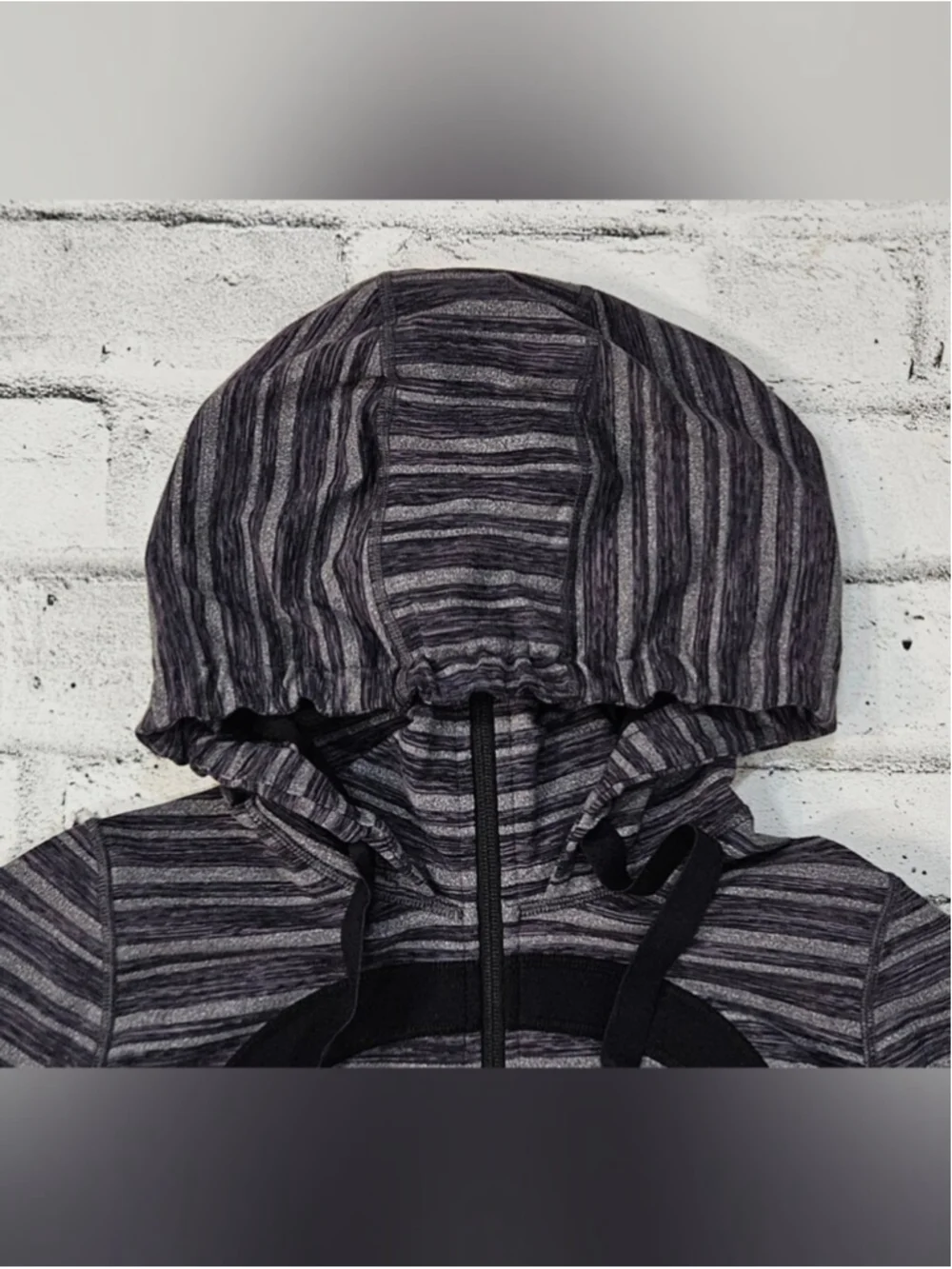 Lululemon Scuba Hoodie Size 6 Striped Full Zip Black Grey Thumbholes
